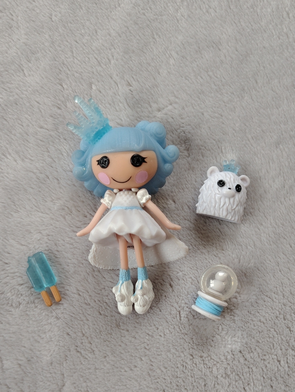 MGA Entertainment Lalaloopsy Ivory Ice Crystals Mini 3" Doll with Accessories